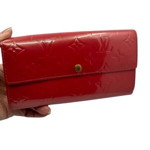 Authentic Louis Vuitton Vernis Sarah Long Wallet